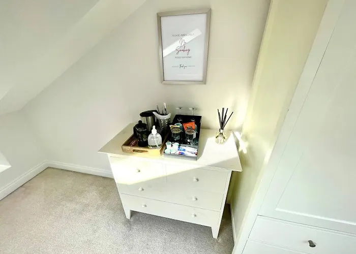 Bright Quiet Loft Room Ensuite Serene Clapham Area