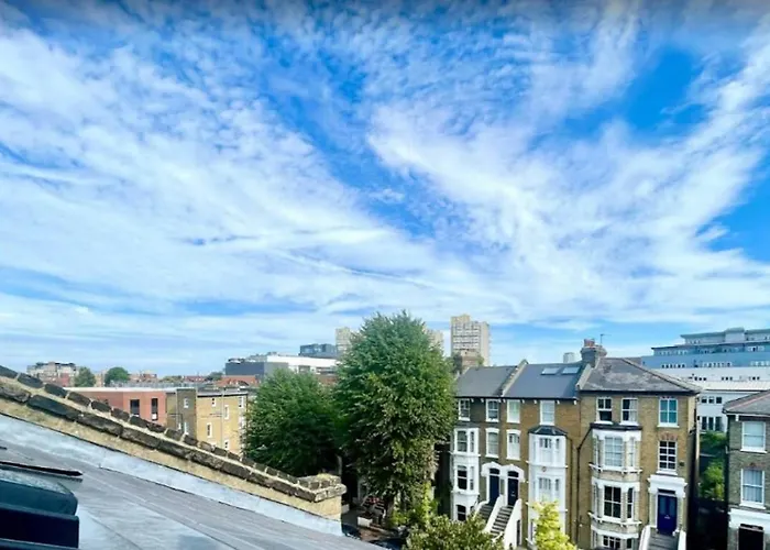 Bright Quiet Loft Room Ensuite Serene Clapham Area