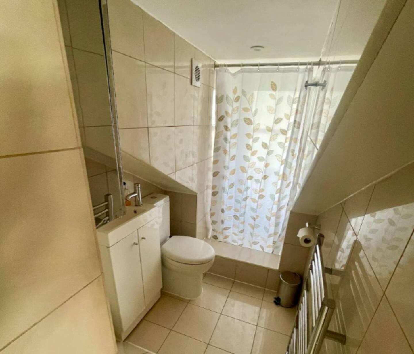 Сasa de vacaciones Bright Quiet Loft Ensuite Serene Clapham Area